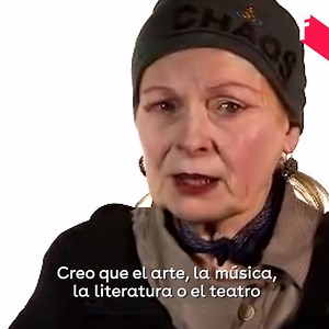 La excéntrica diseñadora de moda, Vivienne Westwood, es considerada como la principal responsable de la estética punk de los 70. | Freeda ES