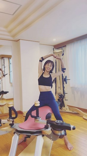 安田美沙子 on Instagram: "ついに復帰が見えてきました(ボディの。。) こんなに動けるようになったなんて。。 床を這っていたり、朝起きる時にカーテンを掴んで起きていたのを思い返せば。。。 私のギックリ腰は、ほぼほぼ治ってきた！！ ほんとにリハビリにジャイロトニックはいいんだと体感しました🫶 今週、どこかで走りたいなぁ。。 こども行事もあるので、ほんと無理なく少しだけ！！ アクティブな私は、動けないと気持ちまで沈んでしまっていたけど、友達に沢山会う事で、すごく元気をもらいました。 心と体はやっぱり繋がっている。 もっと、もっと、自分を大切にしていけたらと思います🏃‍♀️ #メンテナンス #ジャイロトニック #body #bodycare"