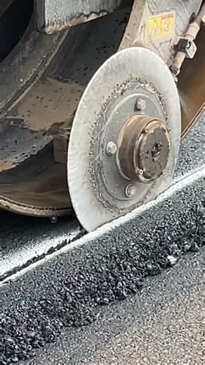 Asphalt cutter attachment. #constructionequipment #constructionlife #asphaltlife