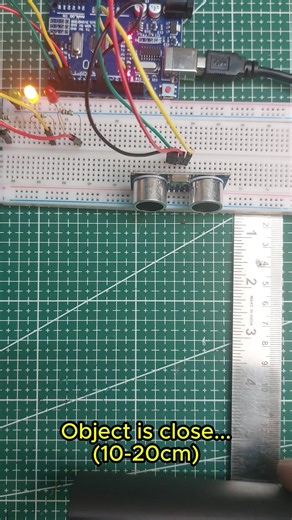 🔥 Arduino Distance Indicator with 3 LEDs|💡 Cool Arduino Project|🟢🟡🔴 LED #shorts #viral