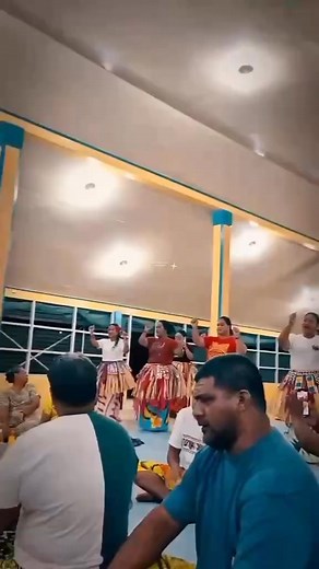 🌿 The Solar Still Distillation (SSD) team have been lending a hand to their host family and the Nanumaga Island community, supporting clean-up initiatives in preparation for the Prime Minister’s visit next week. 💪🏿🧹 Always glad to be of service! 🙌🏿 🎥: Temalai Angeline Paelate #SSDTeam #Nanumaga #CommunitySpirit #CleanUp #fuligafouyouth688#SustainableLiving #IslandLife | Fuligafou - New Transformation NGO