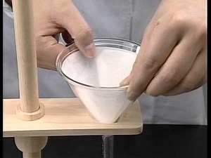 沪過漏斗の先は、ビーカーの内壁につける 12th 20060627