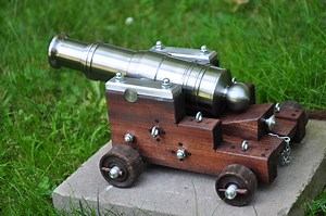 Miniature Cannon Packs A Punch, Shows Off Manual Machining Skills