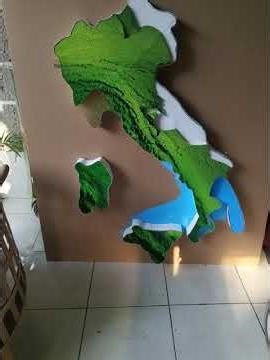 3d maps from cardboard toys on Italia country