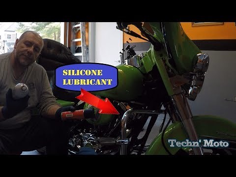 Spray Silicone Lubricant as Harley Davidson Engine Brightener-Is it the same as S100? | Techn' Moto