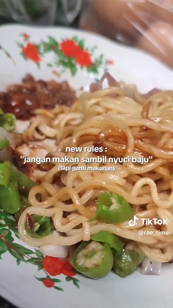 Makan Tteokbokki Instan Gagal Karena Celana Ponakan