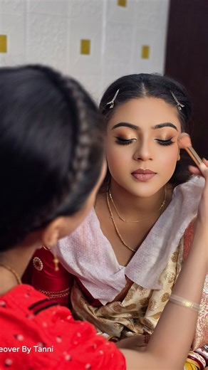 ❦︎ 𝑴𝑨𝑲𝑬𝑶𝑽𝑬𝑹 𝑩𝒀 𝑻𝑨𝑵𝑵𝑰 ❦︎ 🇮🇳 on Instagram: "২৯ বছর আগের পুরনো গয়না কি অপূর্ব ডিজাইন"