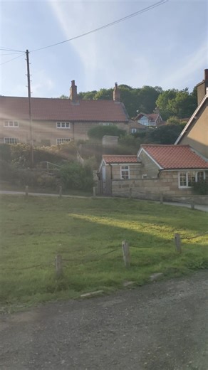 Sandsend, Whitby 🇬🇧 | Jeyanne Tours