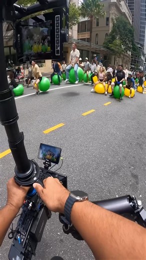 ShareGrid on Instagram: "POV: You’re a Steadicam Operator in Low mode all day 😅 @lucastomoana_operator getting some epic Steadicam shots in for this Subway commercial. He had his Steadicam setup in “low mode”. This refers to when the camera is on the Steadicam upside down, and it’s balanced to be used that way. This allows the Operator to get a lot lower with their shots than having it setup as usual. 🎥: @lucastomoana_operator ________________________________________ Use Hashtag #ShareGrid and