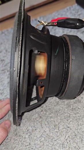 Logitech Z2300 8" TangBand subwoofer excursion test!