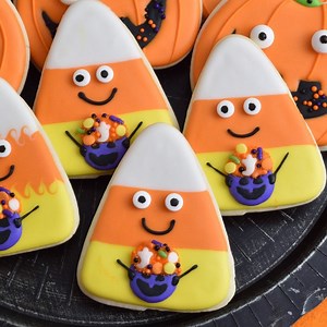 Decorate these adorable Candy Corn Cookies with your favorite festive sprinkles.Thanks to @Wilton Cake Decorating I'll never run out of cute Halloween Sprinkles. ➤Get the recipes and tools https://www.hanielas.com/cute-halloween-cookies/ #wiltoncakes #bakeyourworldhappy | Haniela's