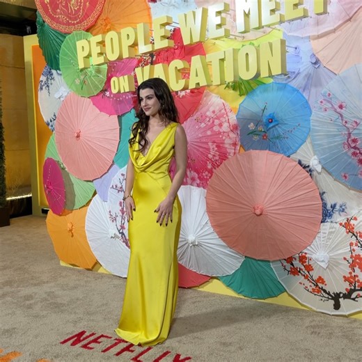 Agustina Palma on Instagram: "Long live rom-coms. ❤️🎥 For rom-com lovers like me, People We Meet on Vacation truly delivers. It has heart, chemistry, humor — and that rare feeling that makes you believe in love again… and in the power of a well-told story. 📅 January 9 on @netflix Sharp writing by @emilyhenrywrites , intimate and intentional direction, and a connection between @emily_bader & @tomblyth that carries you effortlessly from beginning to end. This movie made me book a flight to Barce