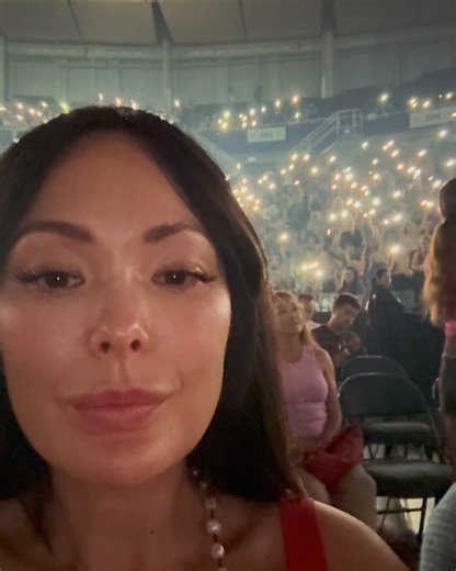 Lindsay Price on Instagram: "Ahh lately…. And some new things, new friends and new places. ✨"