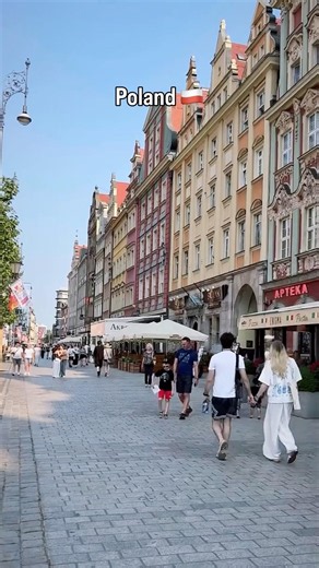 Beautiful. Peaceful. Safe. and clean that’s Poland #poland #wrocław #travel #dlaciebie #streetmusic