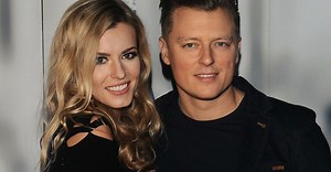 Rafał Brzozowski planuje ślub? Wiemy, kim jest piękna wybranka prowadzącego „Jaka to melodia?”!