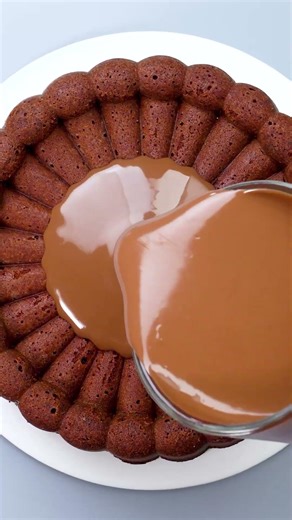 Easy 5 Minute Caramel Glaze Cake Hack 🍯🥧 #shorts #satisfying #diy #5minutes