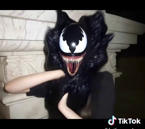 Exploring Venom and AI: Audrey's Venom Makeup Transformation