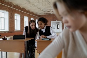霸凌 bullying | | EnglishOK 中學英閱誌