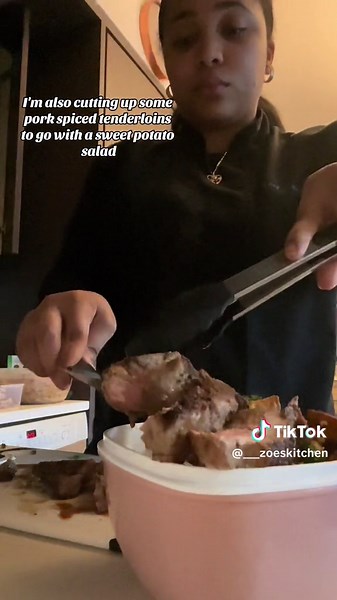 -The luxury of saying you have a private chef cooking for you😮‍💨 . I know my clients love it ! lol However this can be you too especially with new years coming up don’t wait till Jan 1st to start your New Year’s resolution! It starts now !🫡 . #mealprepchef #mealprepideas #mealprepsunday #mealpreplife #mealprepmonday #mealpreps #inhomechef #privatecheflife #privatechefs #privatechefservice #nutrionist #healthandwellness #dayinmylife #contentcreator