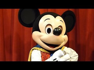 Playing a Card Trick with a TALKING Interactive Mickey Mouse - Disney World