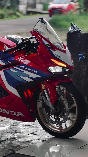 Explore the Honda CBR250RR: Features and Insights