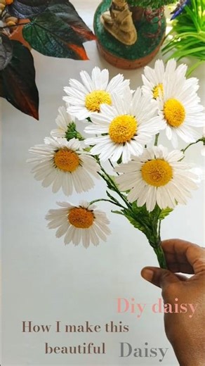 how I make this Daisy| diy beautiful realistic daisy by crepe paper|shorts feed #diy