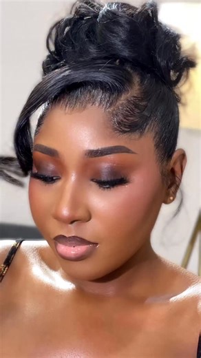 Registration is ongoing for our 1week discounted upgrade class with goodie bags. Fee is 50k instead of 100k Date is 17th-21st November. Course outline: Understanding color theory and undertones Product information Skin prep for different types How to acheive long lasting bridal makeup Questions and answers Photo and video editing and lots more This will be a very interactive class, as I will be leaving no stone unturned. This class is my birthday gift to y’all 🤭 Very limited slots available (3s