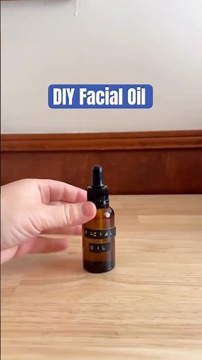 DIY Facial Oil 💧 This stuff will make your skin feel amazing!! Castor oil specifically has so