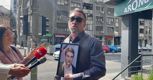 „DRŽIM SLIKU UMESTO SINA, A UBICA ŠETA SLOBODNO“: Potresni krik oca ubijenog Branislava koji kida dušu!