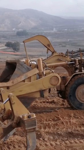 🚜 Giant Earthmovers in Action - Dozer & Scraper at Work 💨 #Earthmovers #Dozer #Scraper | Konstruksi Berat