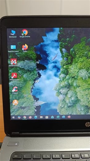 Secretos y trucos de Windows. 😅 🖥️🤖 Para poder hacerte este truco, ve al menú inicio y escribe CMD seguido de eso haz click sobre el programa símbolo del sistema. Se abre la ventana de comandos y vas a escribir cuál ascii.live/rick luego presionas Enter y que se produzca la magia. 😂😂 #somostiendavirtual #trucoswindows #caracas #venezuela | TServices-PC C.A.