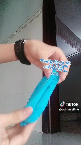 cách làm slime chỉ cần 2 nguyên liệu mọi người có thể tham khẩu nguyên liệu: đất xét tự khô và kẹo sin gum bốp nhiễm 🥰😘😍