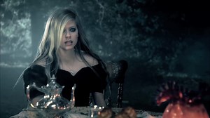 【官方MV】Avril Lavigne《Alice》｜爱丽丝梦游仙境主题曲_哔哩哔哩_bilibili