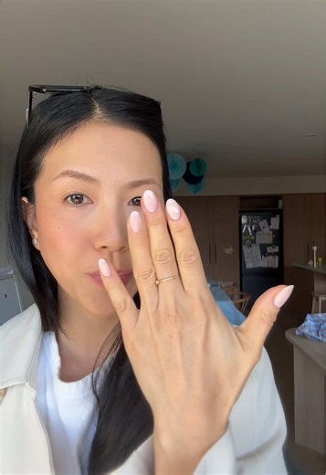 This polish feels and wears like nail salon quality gel. No uv curing required!! @essie