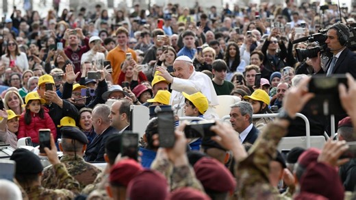El Papa: La virtud de la fortaleza nos hace reaccionar y gritar "no" al mal del mundo - Vatican News