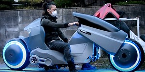 AKIRA の金田バイクを再現する日本人 YouTuber の動画が海外で話題に