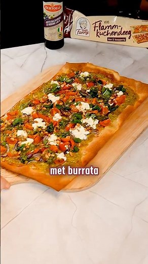 🧀🍃 Flammkuchen met pesto & burrata, voor de echte foodies