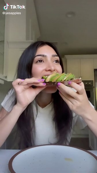 Pickled Apples? Say no more. A genius creation by @toasted.table #yesapples #foodtok