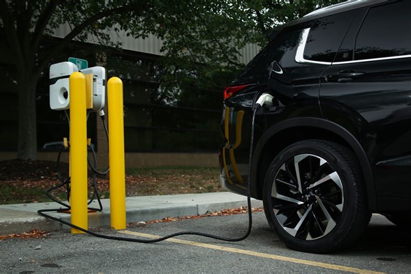 Lorraine Explains: Canadian EV owners report on charging infrastructure
