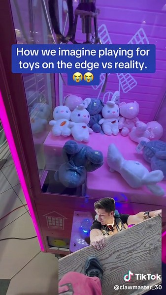 Hands down the worst thing ever 🤬 #clawmachine #clawmachinefail #fail #clawmaster #clawmaster_30