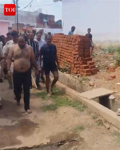 In a chase that resembled a military-style survival drill, a notorious inter-state thief hid underwater for nearly five hours using a #lotus stem to breathe before being finally nabbed by the #Railway Protection Force (RPF) with the help of divers.More details🔗https://t.co/mNTQPMVKvY #Jabalpur #MadhyaPradesh