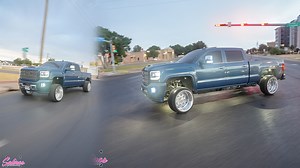 Osvaldo y su GMC Denali L5P con rines billets 24x14 American Force Wheels turbo exhaust masivo que ruge sin piedad, y upgrades de performance que lo hacen una bestia lista para romper calles. Today on Salinas we’re bringing you Osvaldo’s return with his 2018 GMC Denali 2500 Duramax L5P came back louder, cleaner, and tougher than before. From the chrome reflection to the deep growl under the hood, every detail shows just how far this build has come. It’s not just an upgrade — it’s domination on d