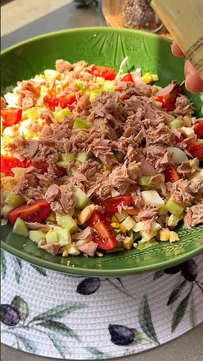 Tuna salad with boiled eggs! Quick and delicious! #tuna #food #yummy