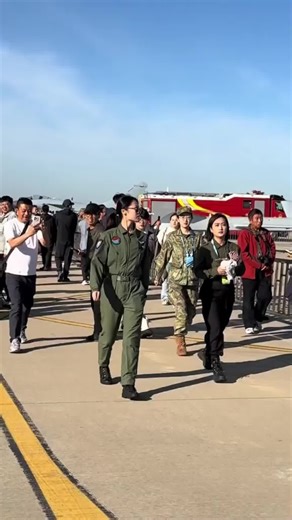 Chinese lady pilot lt Li Wan Xin in changchun airshow 2025 #airforce #aircombat #femalepilot #militarypower #fighterjet