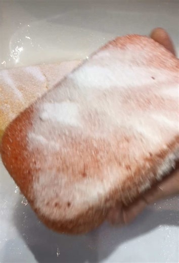 Creamy suds 🫧🧽 bleach, laundry powder and hot water 💦 #creamysuds #bleach #laundrypowder #cleantok