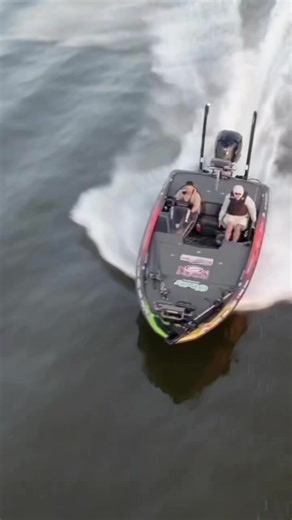 Pescando lobinas por todo Estados Unidos 🇺🇸. #pesca #comopescar #videosdepesca @Skeeter Boats @@Lew's Fishing @Strike King Lure Company @Power-Pole @Yamaha Outboards