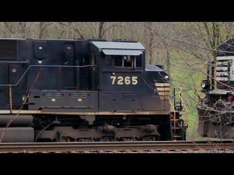 Face to Face Train Meet at Radebaugh With 6 Locomotives 