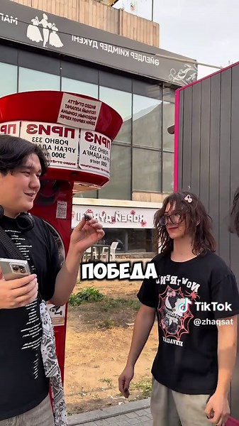 Силомер — что это такое Силомер — это измерительный прибор, предназначенный для определения силы, развиваемой человеком или механизмом. Чаще всего используется для измерения силы сжатия, тяги или удара. Применяется в спорте, медицине, промышленности, инженерии и научных исследованиях. Наиболее известной разновидностью силомера является ручной динамометр, который измеряет силу сжатия кисти. Принцип работы основан на преобразовании механического усилия в числовое значение, отображаемое на шкале ил