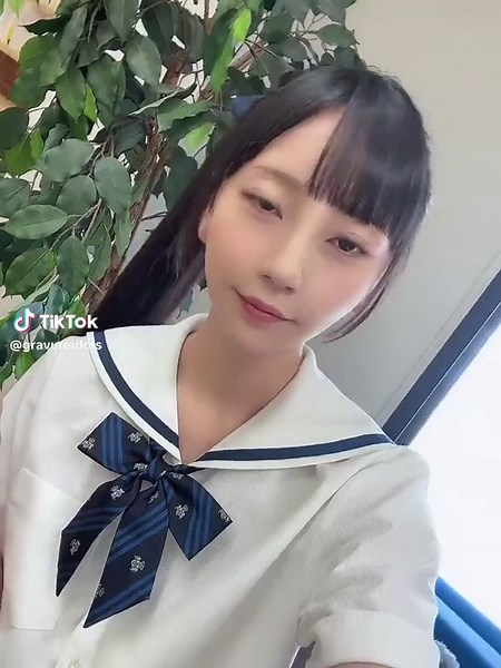 Chicas con Coleta: Estilo y Gravure Asiática