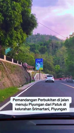 Menuruni bukit Patuk menuju Piyungan, ini di kelurahan Srimartani, Kecamatan Piyungan, Kabupaten Bantul.